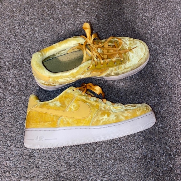 Suede yellow Air Force ones - Picture 1 of 4